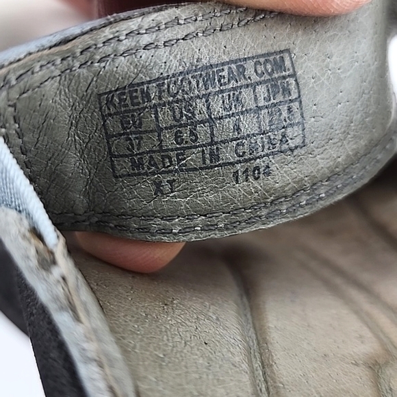 KEEN Women's Saratoga Leather Mule Slip On Shoes Stone Closed Toe Size 6.5M - Picture 13 of 14